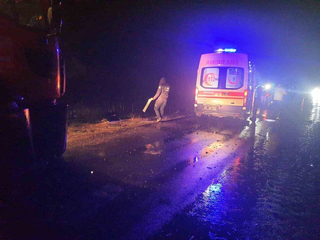 Adıyaman'da otomobil ile kamyonun çarpışması sonucu Bedir Türkemiş, Reşat Düzgün