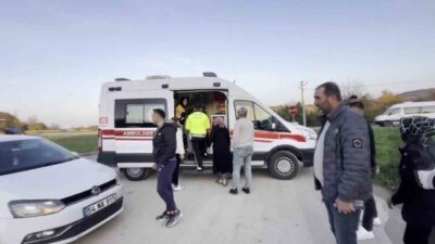 Sakarya'nın Kaynarca ilçesindeki Güven Mahallesi'nde otomobil ile motosikletin çarpışması sonucu