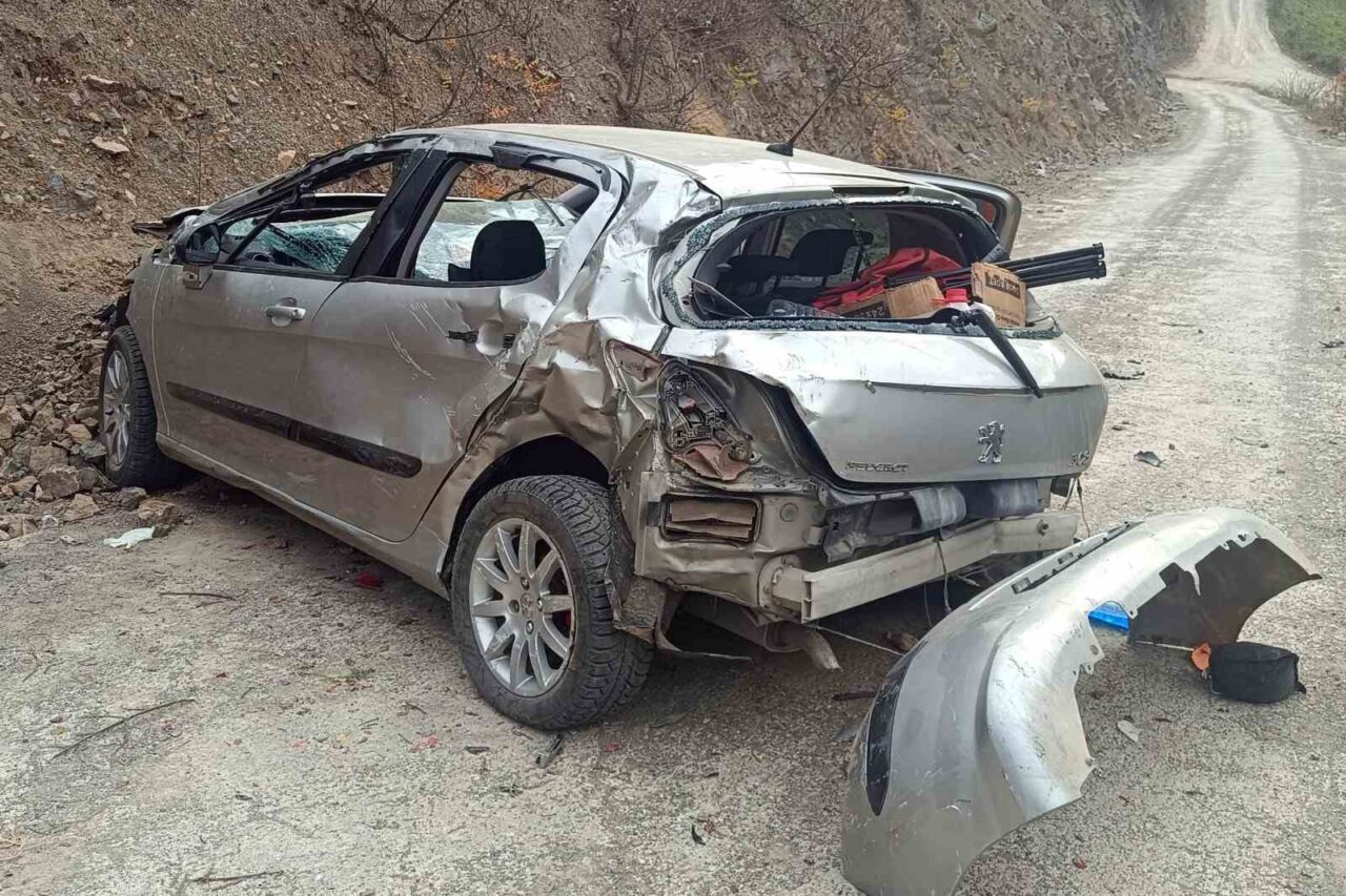 Gümüşhane'nin Kürtün ilçesinde Mürsel Y. (28) yönetimindeki otomobil, 150 metrelik