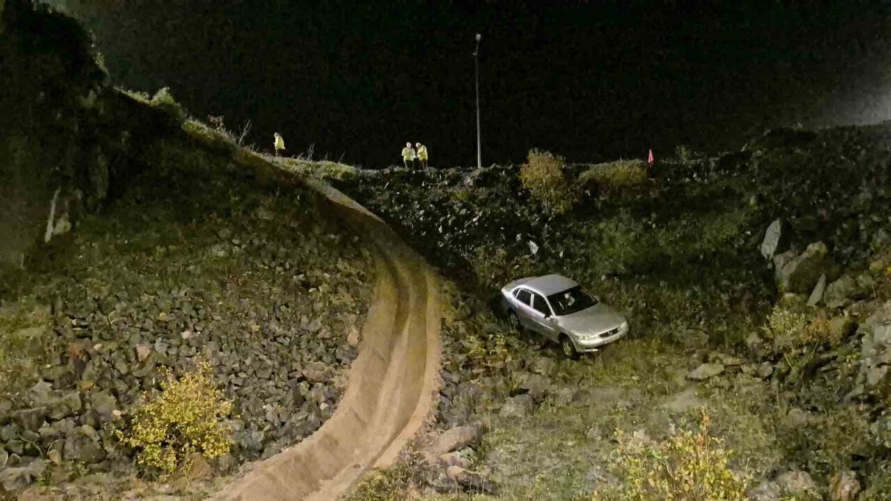 Bartın'da meydana gelen trafik kazasında U.E. yönetimindeki otomobil, yağış nedeniyle