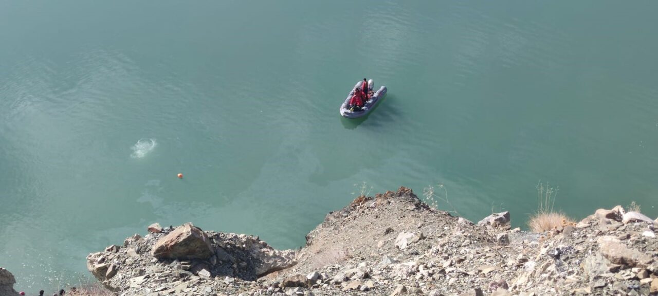 Van’da Kontrolden Çıkan Araç Zernek Barajı’na Uçtu: İki Genç Hayatını Kaybetti