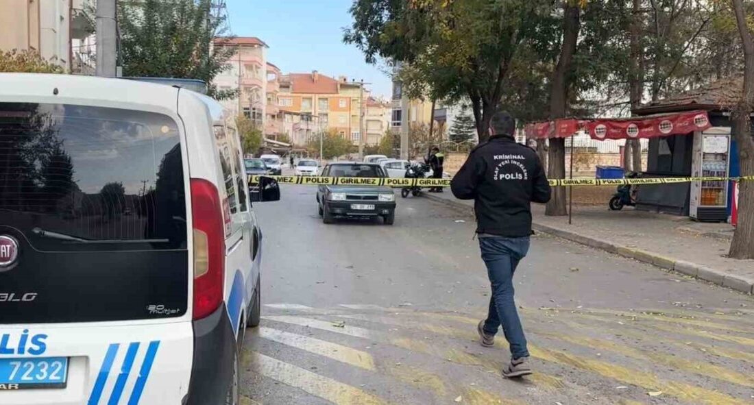 Karaman’da otomobilin çarptığı 5 yaşındaki kız çocuğu hastaneye kaldırıldı Karaman'da, İmaret Mahallesi'nde yolun karşısına geçmeye çalışan 5 yaşındaki H.O.