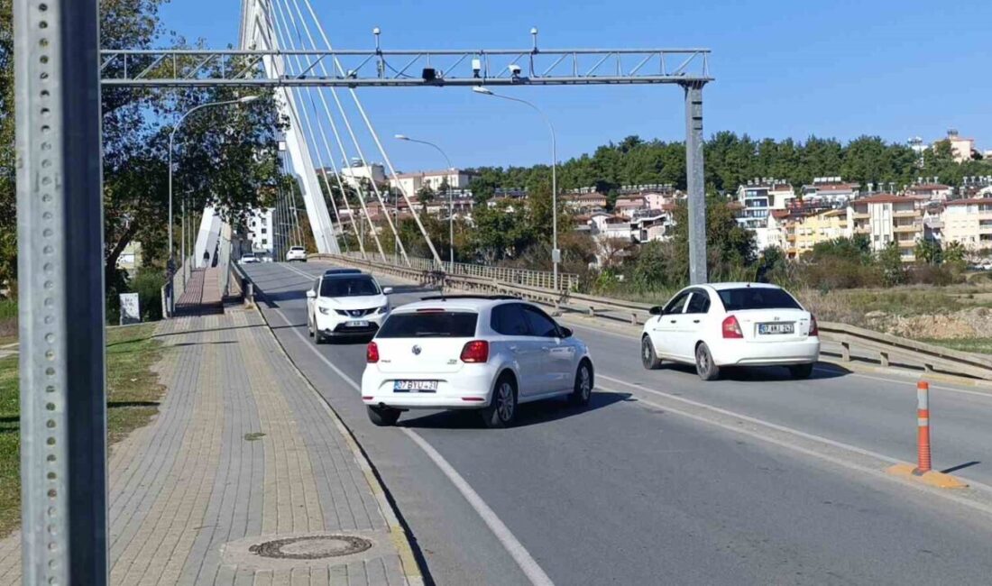Manavgat’ta köprüdeki yaya kazası: Otomobil çarptı, yaralı hastaneye kaldırıldı. Antalya'nın Manavgat ilçesinde Berkan A.'nın kullandığı otomobil, köprü girişinde aniden