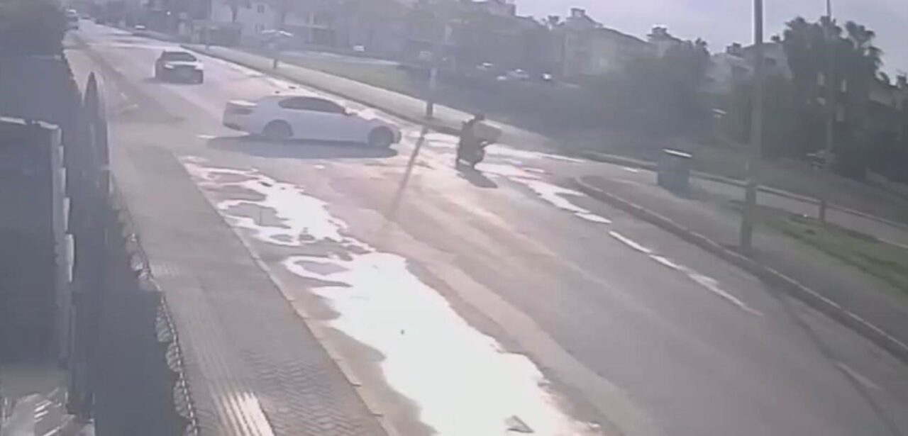 Serik ilçesinde meydana gelen kazada Halil Çakmak yönetimindeki motosiklet, tali