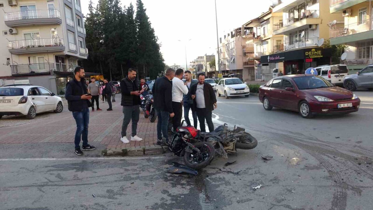 Manavgat’ta Motosiklet ve Otomobil Çarpıştı: Sürücü Yaralı Olarak Hastaneye Kaldırıldı