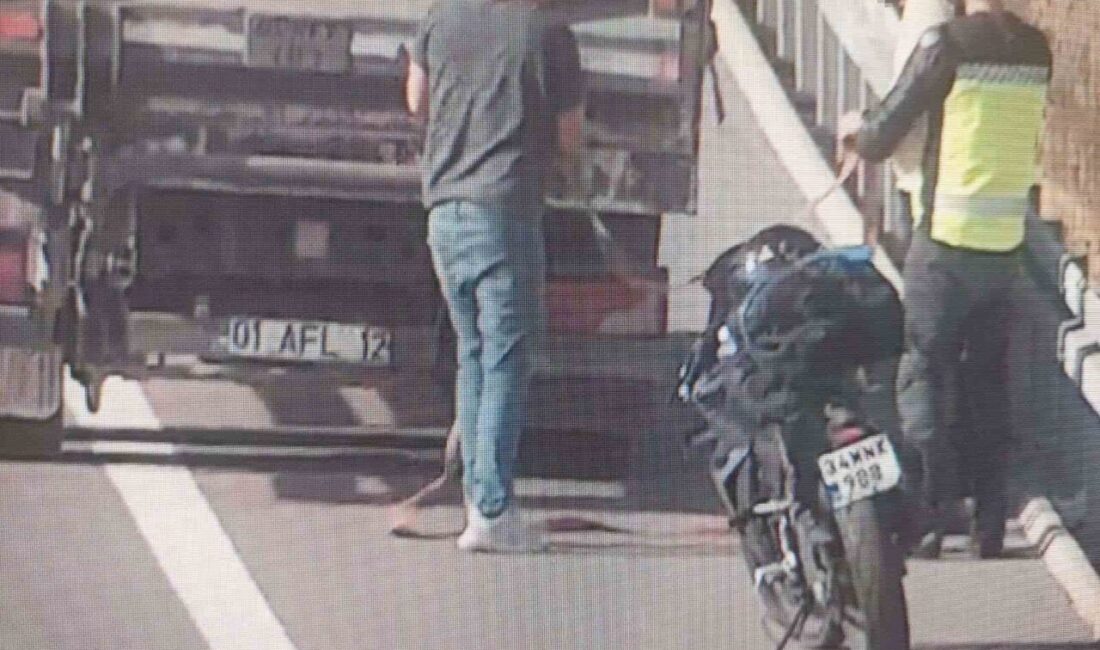 Ankara-Niğde otoyolunda benzin bitiren bir motosiklet, yoldan geçen bir kamyonla
