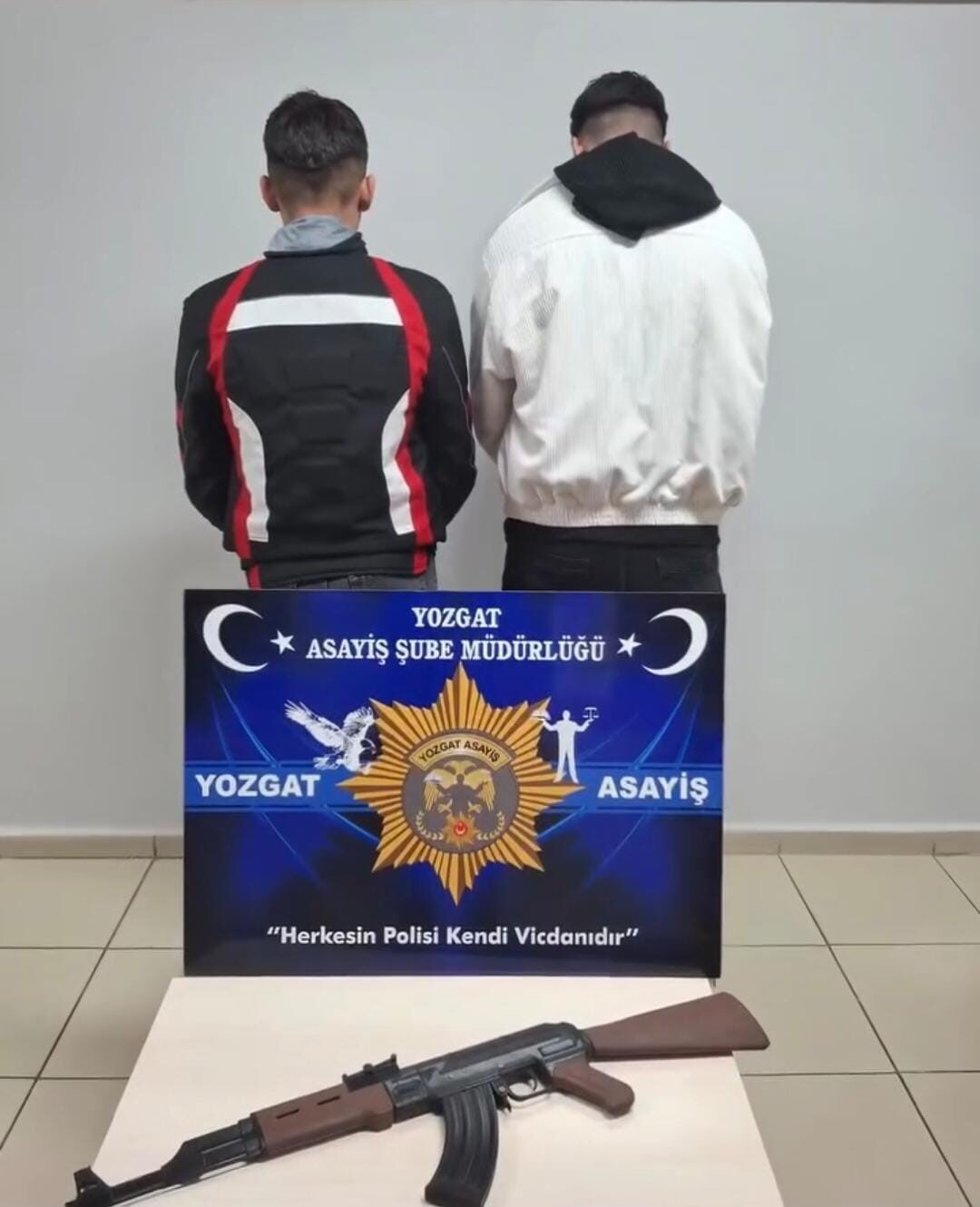 Yozgat'ta sosyal medyada motosiklet üzerinde silah tutarak paylaşım yapan Y.B.