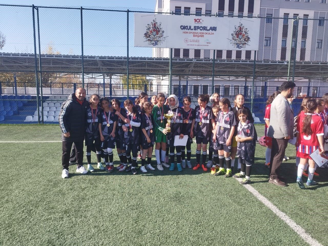 Van'da düzenlenen Okul Sporları Yıldız Kızlar Futbol Müsabakalarında Özalp Yatılı