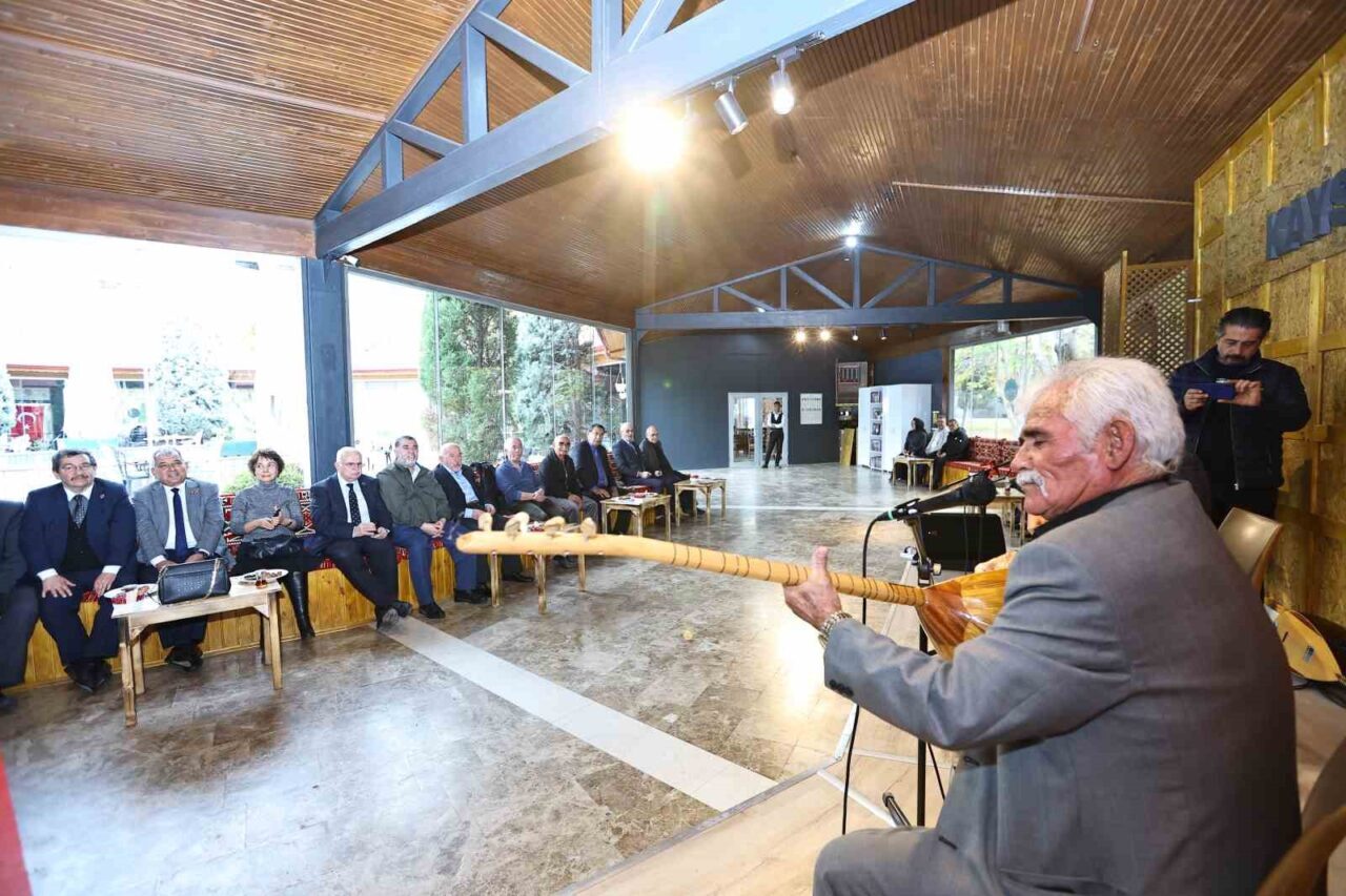 Kayseri Büyükşehir Belediyesi, Kayseri Halk Ozanları Kültürevi'nde 65 yaş üstü