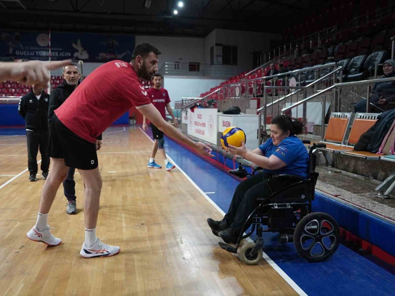 Düzce Belediyesi Kusursuz Kafe çalışanları, Düzce Belediyesi Spor Akademisi Voleybol