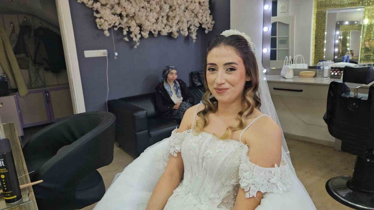 Sındırgı’da Deprem, Düğün Hazırlığı İçin Kuaförde Olan Gelin Panik Yaşadı