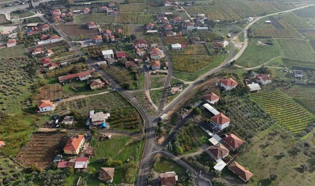 Sakarya Büyükşehir Belediyesi, Pamukova'da 16 kilometrelik sıcak asfalt çalışması yaparak