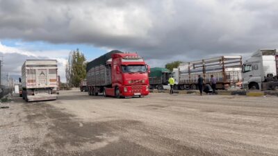 Eskişehir'de, pancar yüklü bir tır, polisin 'Dur' ihtarına uymayarak trafiği