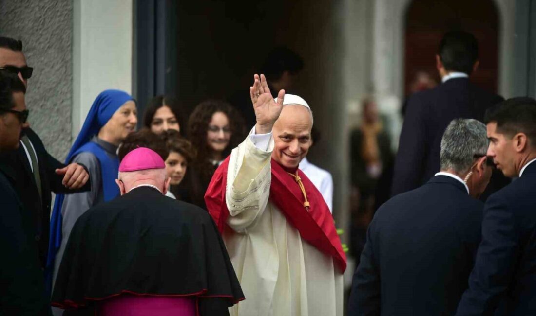 Papa 14. Leo, Türkiye ziyareti kapsamında İstanbul’da Kutsal Ruh Katedrali’nde din adamlarıyla bir araya geldi Papa 14. Leo, Cumhurbaşkanı Recep Tayyip Erdoğan’ın davetiyle Türkiye’deki resmi