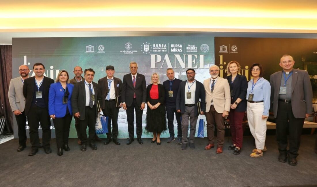 İznik’te düzenlenen 1. İznik Konsili panelinde, 1700 yıl önceki konsilin