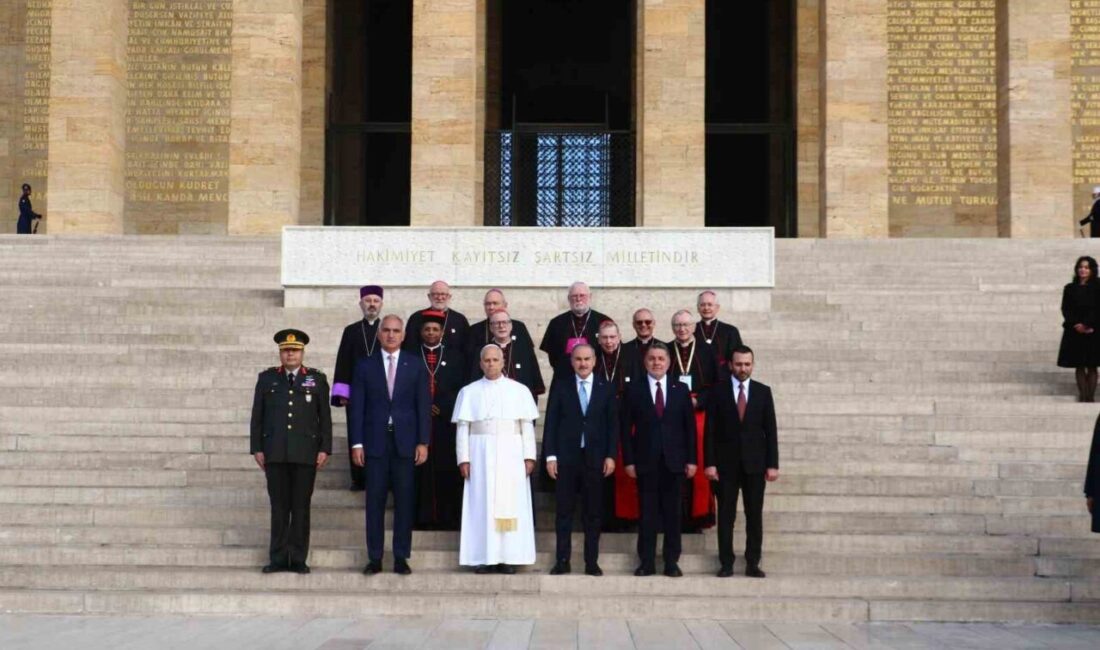Papa 14. Leo, ilk yurtdışı ziyaretini Türkiye'ye yaparak Anıtkabir'i ziyaret