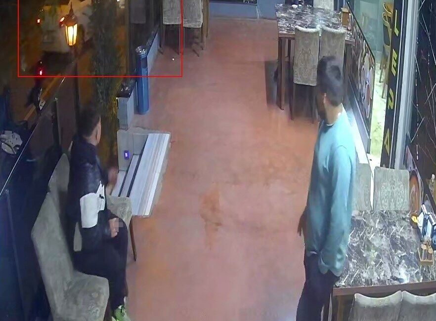 Arnavutköy’de Hareket Halindeki Araç, Park Halindeki Araca Çarptıktan Sonra Kaçtı İstanbul Arnavutköy'de bir otomobil, park halindeki araca çarparak kaçtı. Olayda