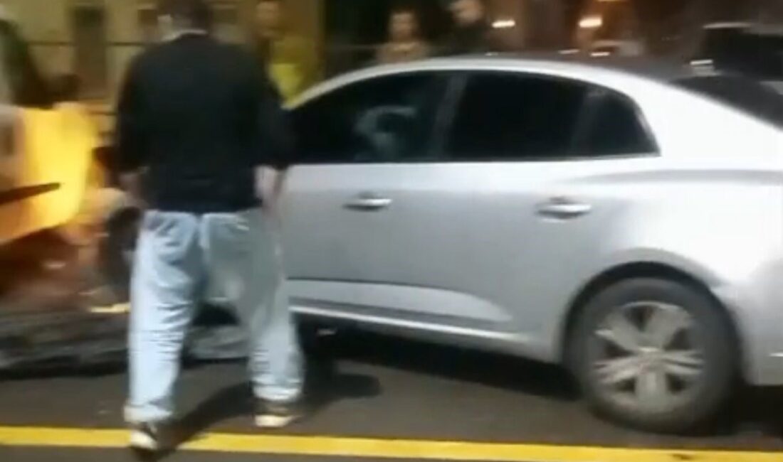 Bolu’nun Kültür Mahallesi’nde bir otomobil kazası, park halindeki iki araca