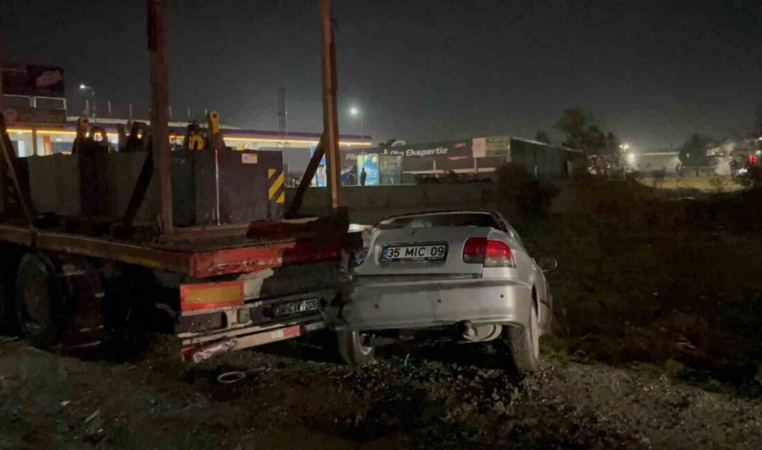 Tekirdağ'ın Çerkezköy ilçesinde, sürücüsünün kontrolü kaybettiği otomobil, park halindeki tıra