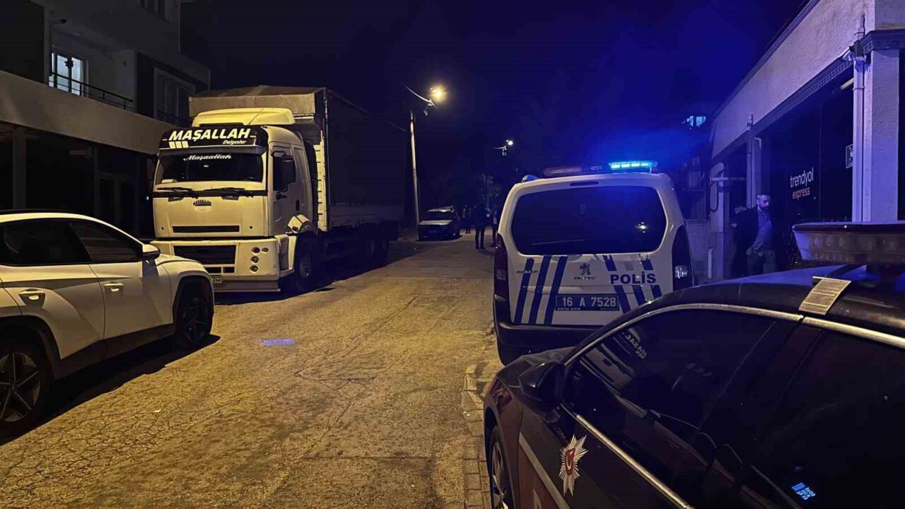 Bursa'nın Osmangazi ilçesinde, araç parkı yüzünden Hasan E. ile komşusu