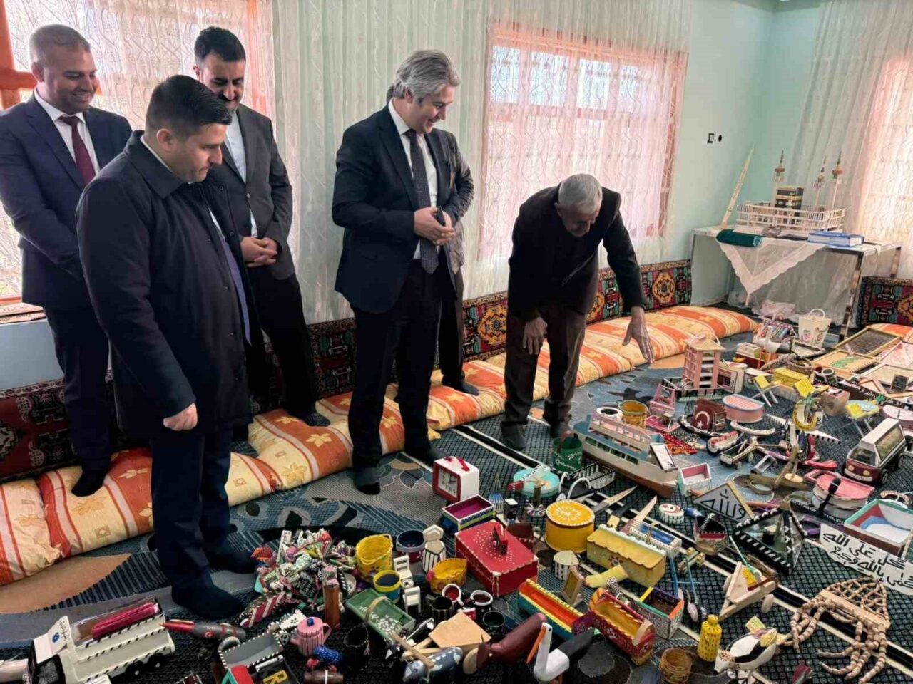 Van’ın Özalp ilçesinde yaşayan 70 yaşındaki İkram Vergili, parkinson hastalığına