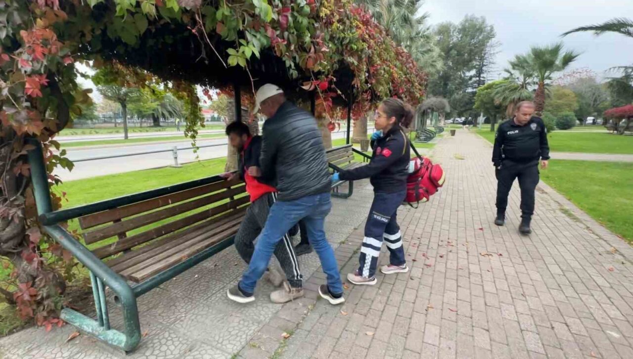 Samsun’da Parkta Aşırı Alkol Tüketen Şahıs Hastaneye Kaldırıldı