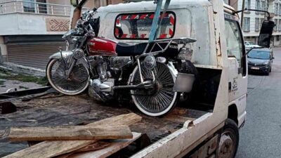 Sivas’ta huzuru bozan drift yapan motosiklet sürücüsü, polis tarafından yakalandı.