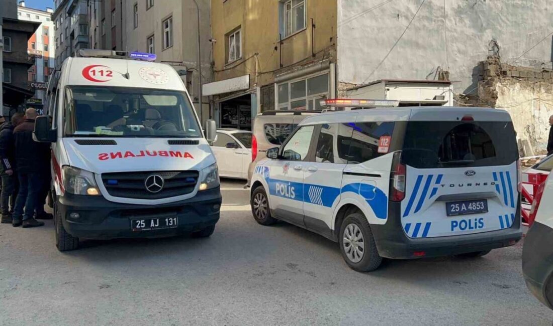 Erzurum'un Yukarı Mumcu mahallesinde, çarşı iznine çıkan askerler ile gençler