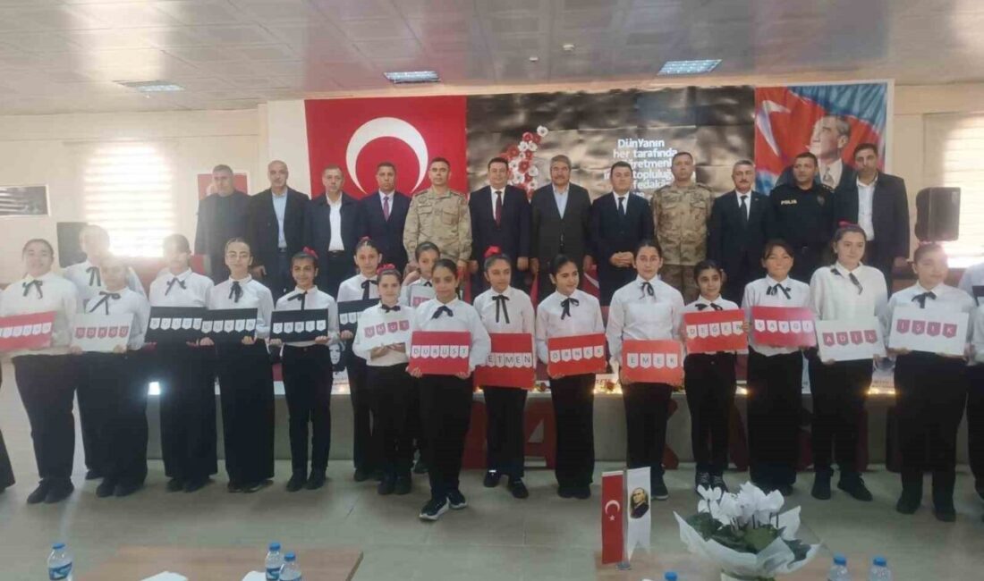 Patnos’ta 24 Kasım Öğretmenler Günü, duygu dolu bir programla kutlandı.