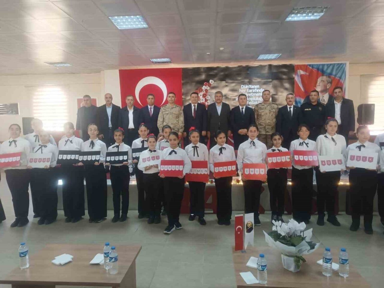 Patnos’ta 24 Kasım Öğretmenler Günü, duygu dolu bir programla kutlandı.