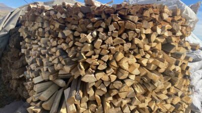 Ağrı'nın Patnos ilçesinde yaklaşan kış için vatandaşlar yakacak hazırlıklarına hız