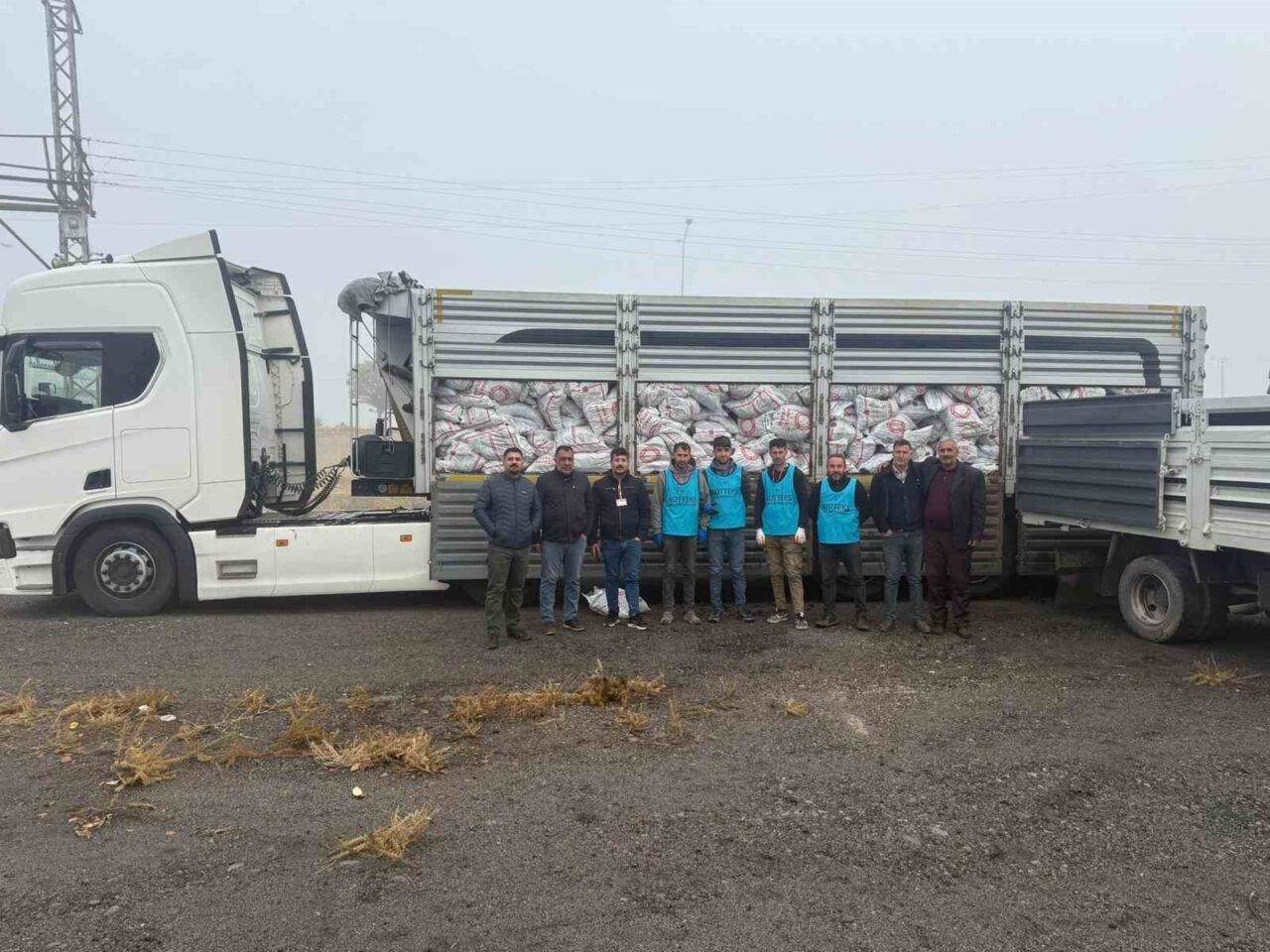 Ağrı'nın Patnos ilçesinde kış öncesi ihtiyaç sahibi ailelere yönelik yoğun