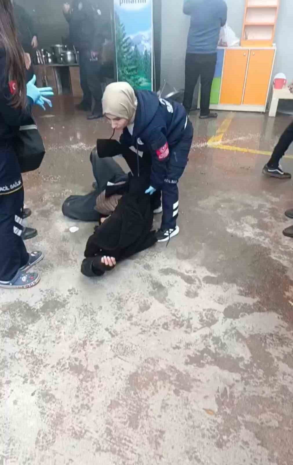 Bursa’da Kapalı Pazar Alanında Trafo İle İlgili Yangın Korkuttu, Bir Kişi Dumandan Etkilendi