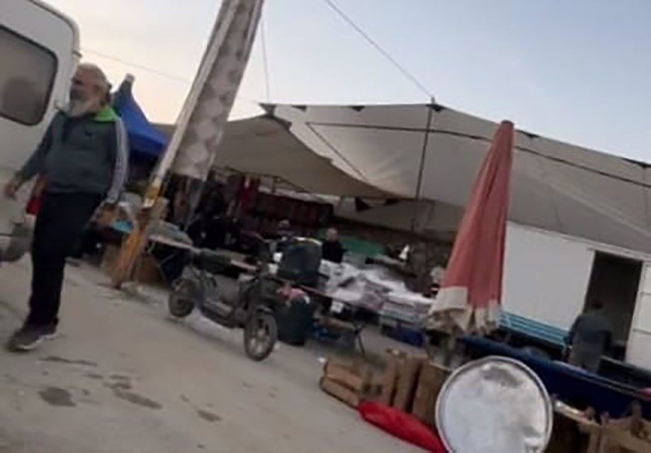 Bursa'nın İnegöl ilçesinde jandarma, pazarda uyuşturucu hap ticareti yapan 53