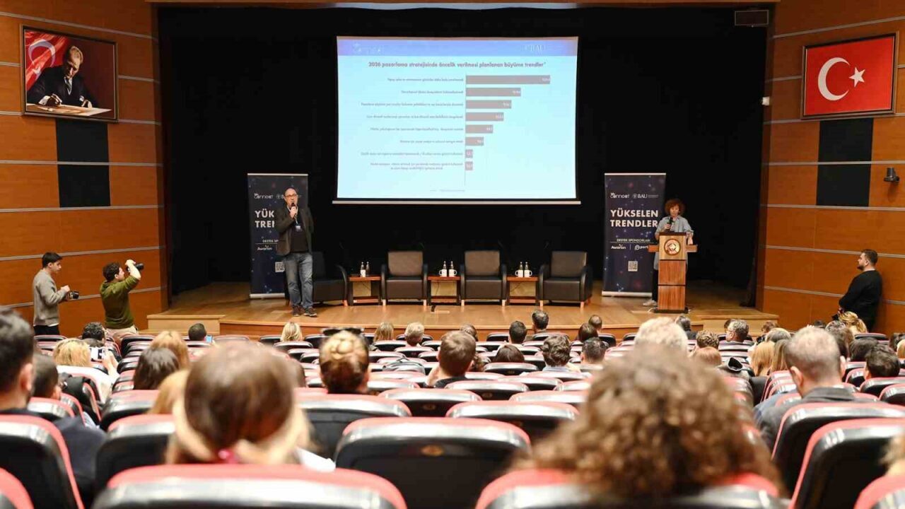 Bahçeşehir Üniversitesi'nde gerçekleştirilen IAB Connect etkinliğinde yayımlanan araştırma, 2026'da pazarlama