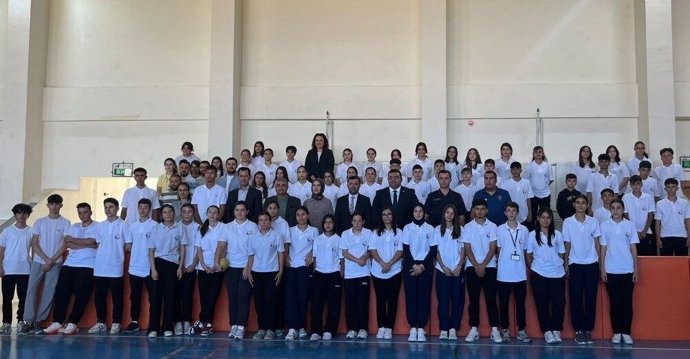 Kütahya'daki Pazarlar Spor Lisesi, 25 ilçeden 85 öğrenciyle eğitim yılına