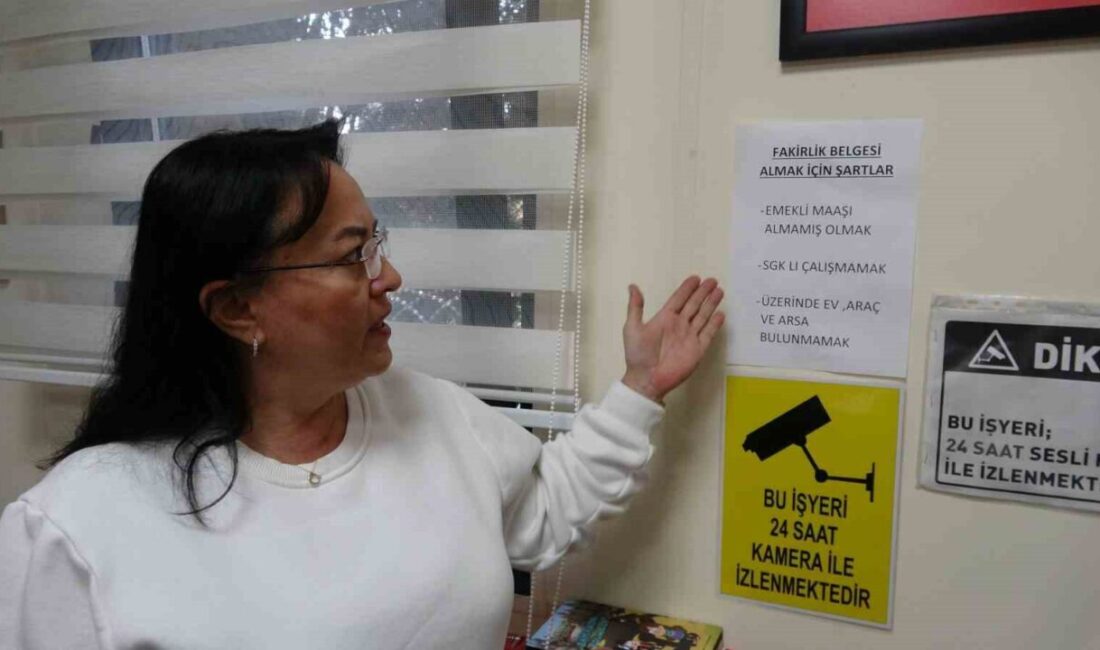 Pendik'te "fakirlik belgesi" almak isteyen bir kadın, muhtar Aysun Güler'e