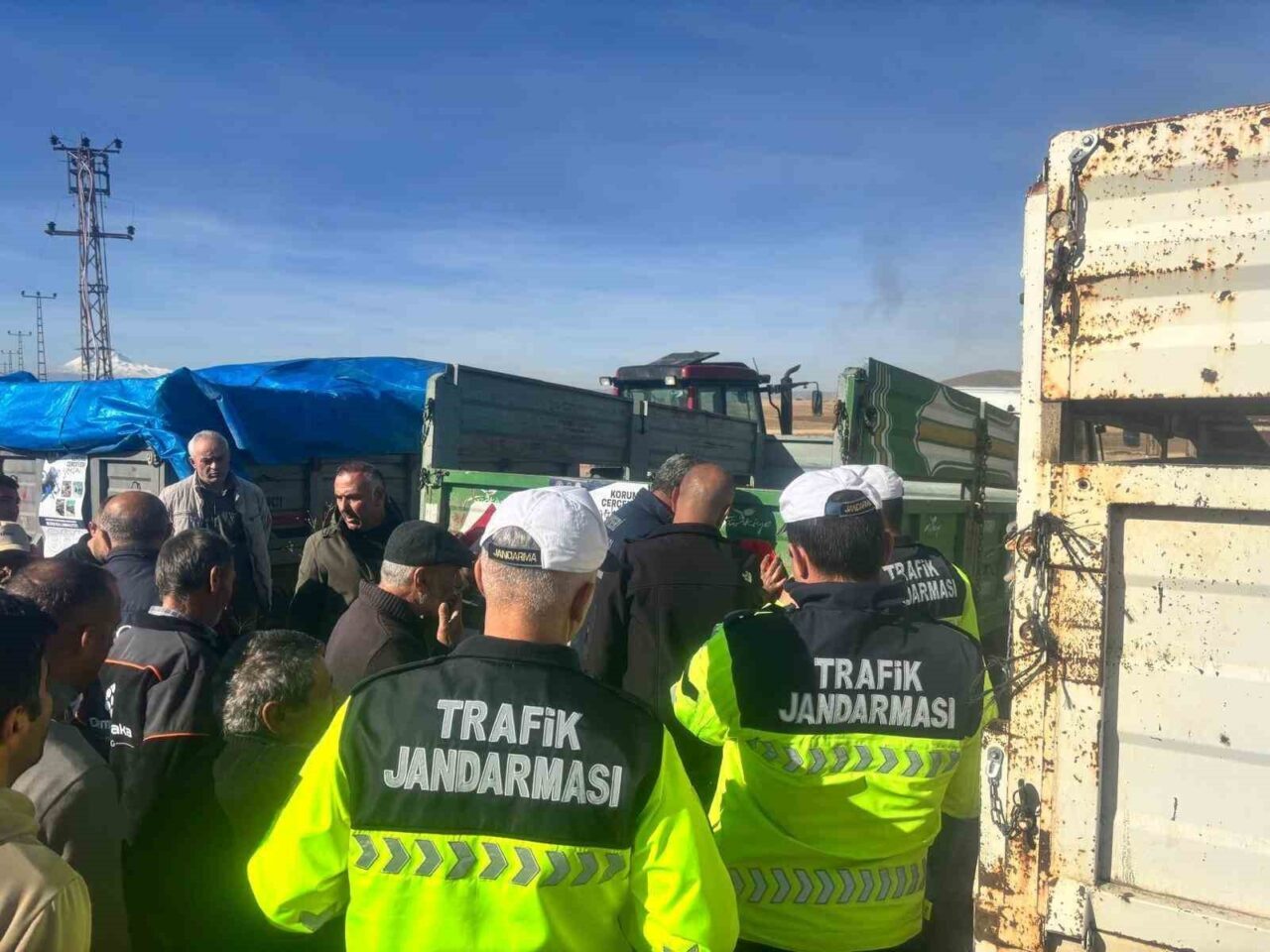 Kayseri İl Jandarma Komutanlığı, Pınarbaşı ilçesinde 'Reflektör Tak, Görünür Ol'