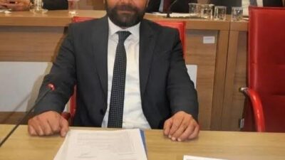 Aydın Büyükşehir Belediye Meclisi'nde CHP'li üyelerin yatırımları engellediğini savunan AK