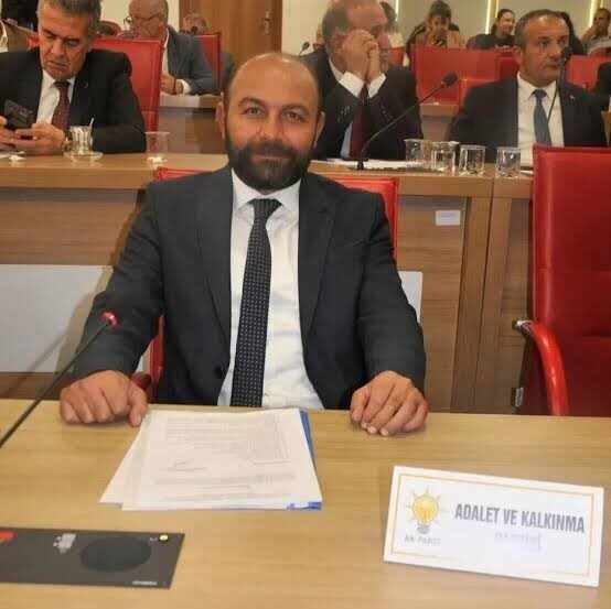 Aydın Büyükşehir Belediye Meclisi'nde CHP'li üyelerin yatırımları engellediğini savunan AK