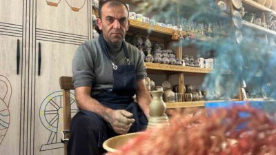Van'da çömlek sanatçısı Osman Eşme, 3 bin yıllık Urartu çömlekçilik