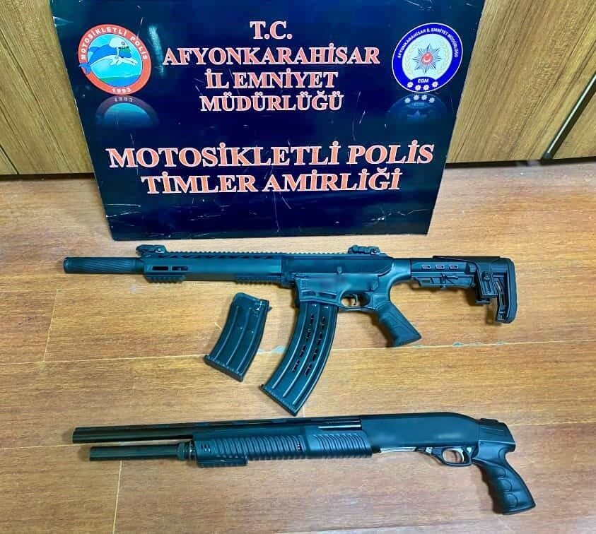 Afyonkarahisar’da Son Haftada Yapılan Polisiye Denetimlerde Silah ve Uyuşturucu Operasyonları Gerçekleştirildi