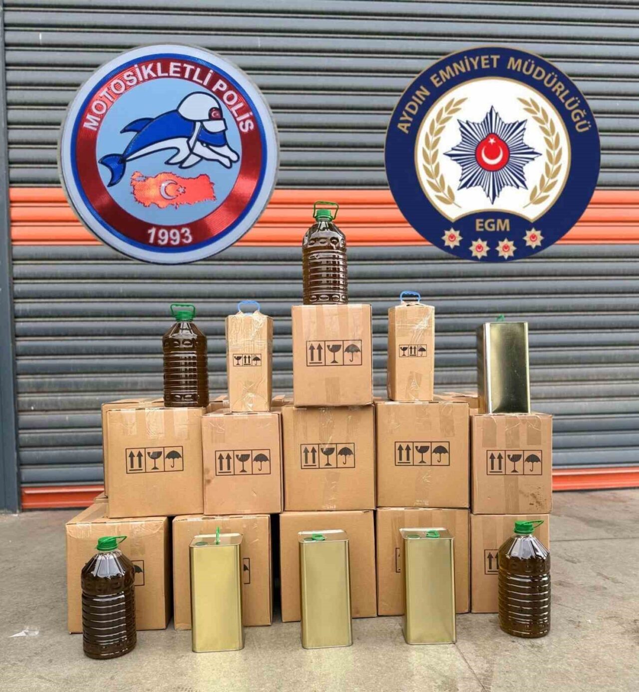 Aydın'ın Efeler ilçesinde motosikletli polis timleri, bir araçta toplam 434