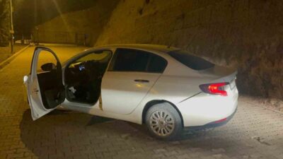 Eskişehir'de, 'kasten öldürmeye teşebbüs' suçundan aranan G.Y., Emek Mahallesi'nde polisten