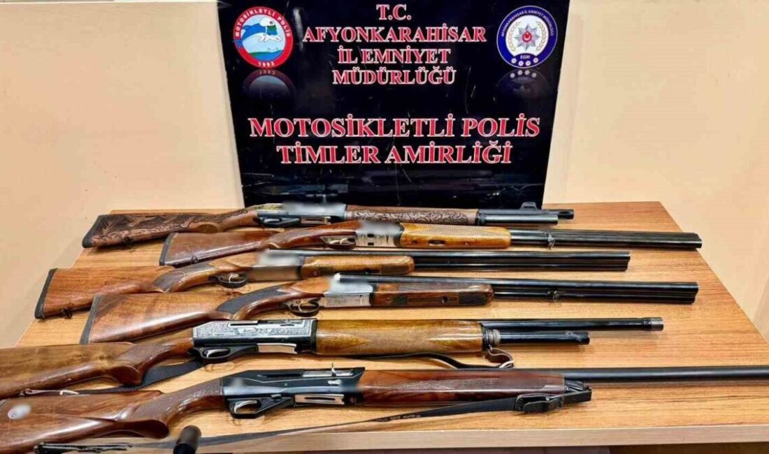 Afyonkarahisar'da polis, son bir haftada yaptığı denetimlerde 21 aranan şahsı