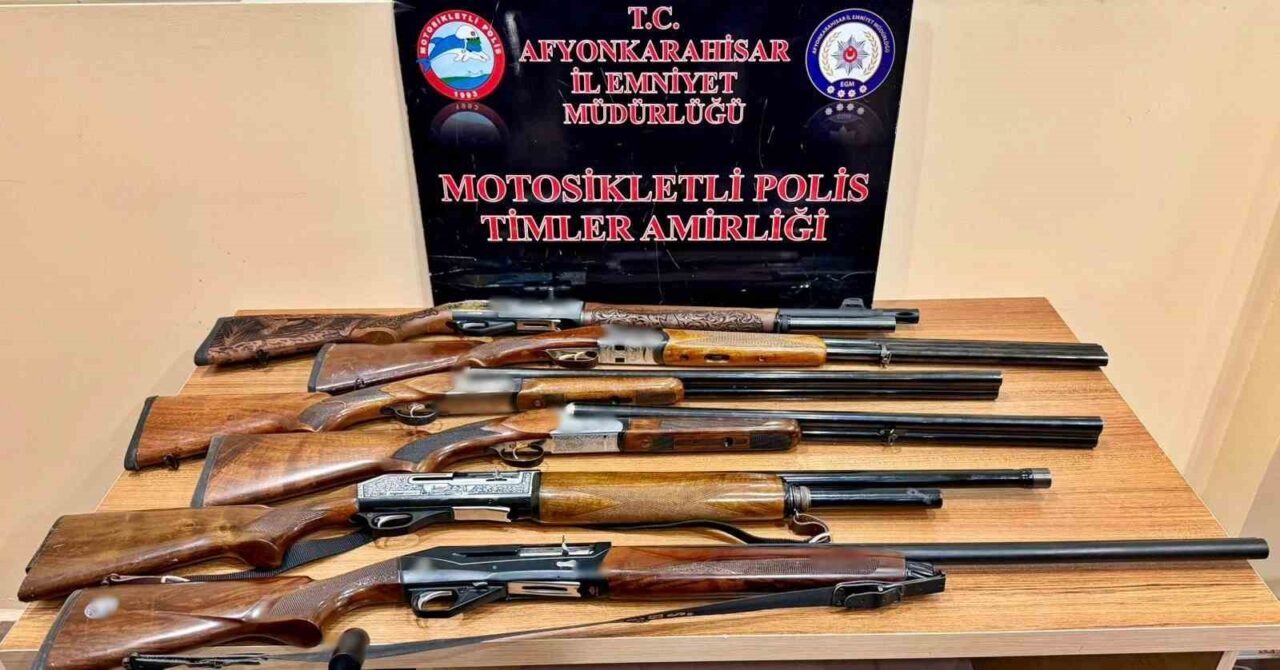 Afyonkarahisar’da yapılan polis denetimlerinde 46 kök kenevir ve uyuşturucu maddeler ele geçirildi