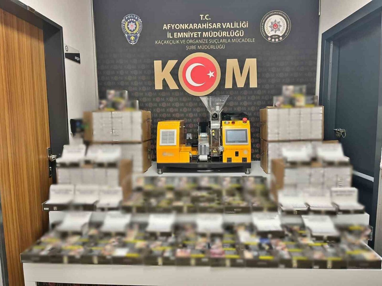 Afyonkarahisar'da gerçekleştirilen polis operasyonda bir eve düzenlenen baskında, 1 sigara