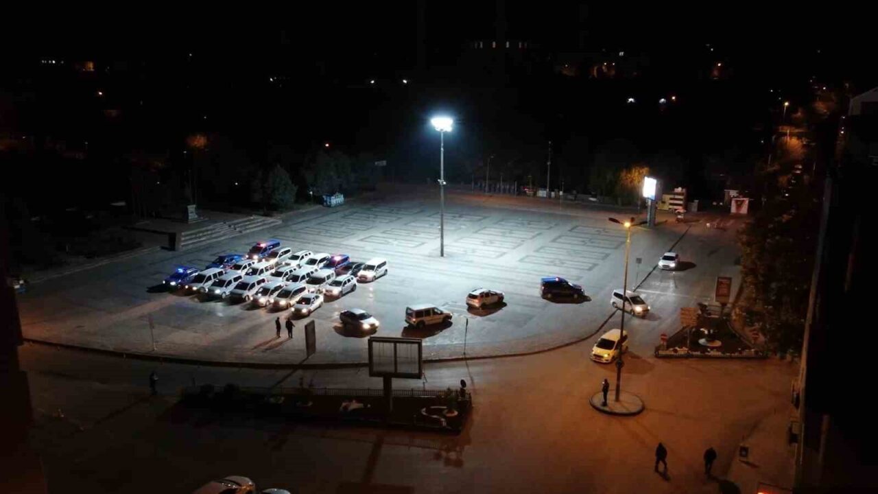 Kırıkkale'de düzenlenen "şafak" operasyonunda, firari hükümlüler de dahil 17 şüpheli