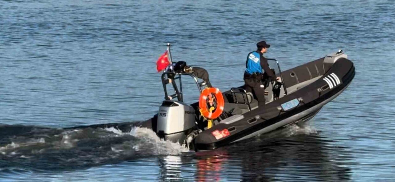 Edirne’deki Meriç Nehri’nde polis ve jandarma ekipleri, zodyak botla ortak