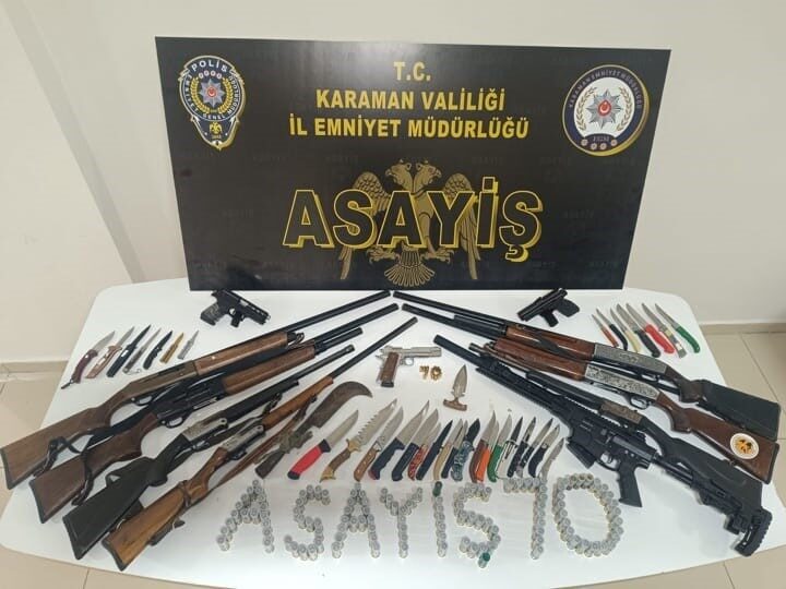 Karaman'da gerçekleştirilen denetimlerde, tarihi eserler, ruhsatsız silahlar ve uyuşturucu haplar